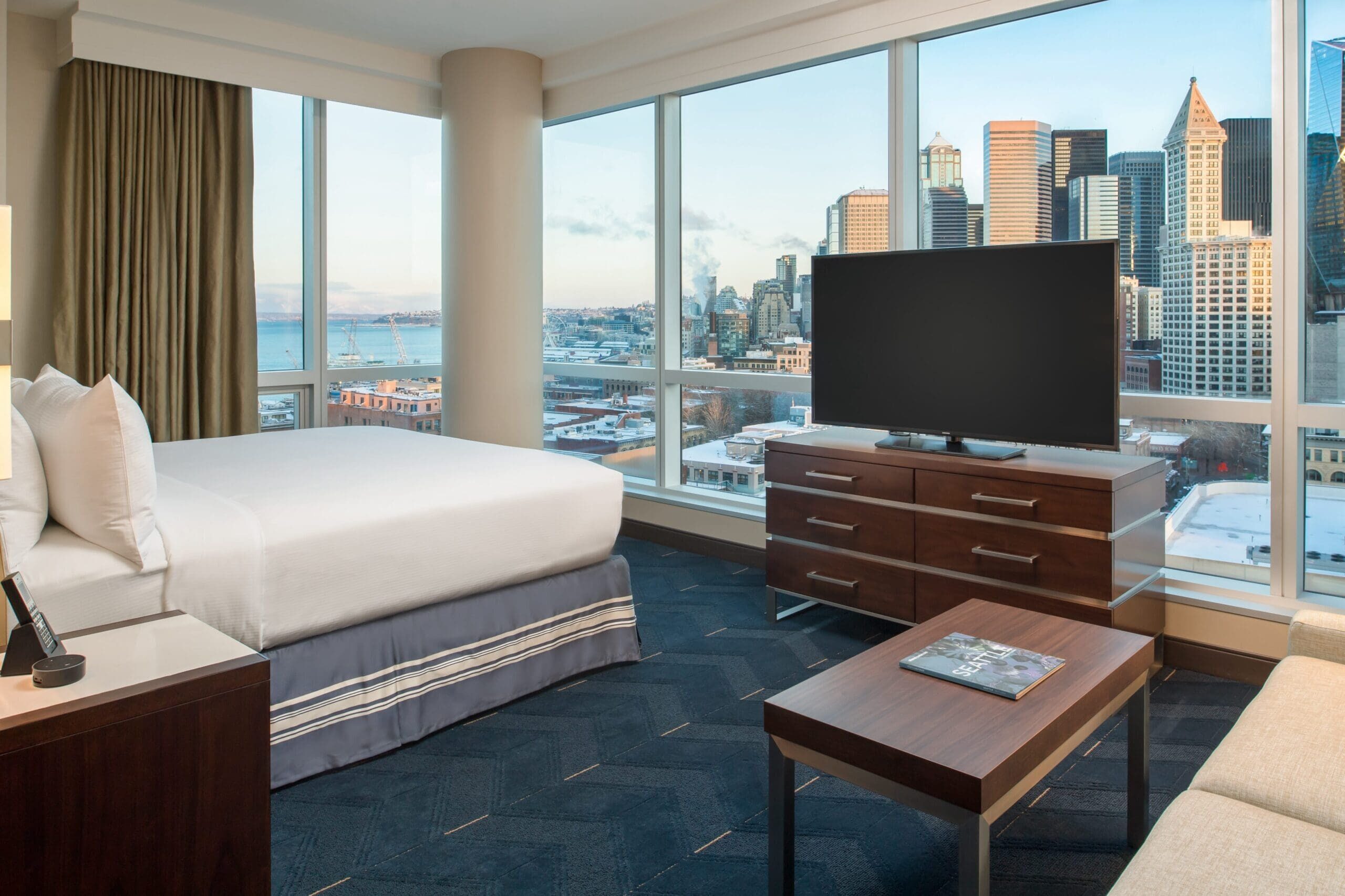 Embassy Suites by Hilton - Room Interior